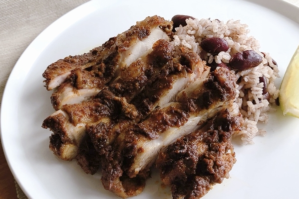 ジャークチキンと“ピース&ライス”の画像