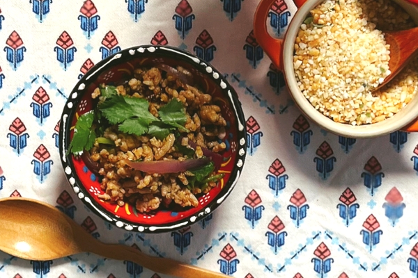 カオクア風炒り米のラープ(タイのハーブサラダ)の画像