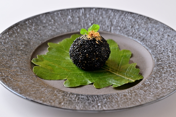 大人の胡麻団子~桜カルローズで包むラム酒&バーボンの余韻~の画像