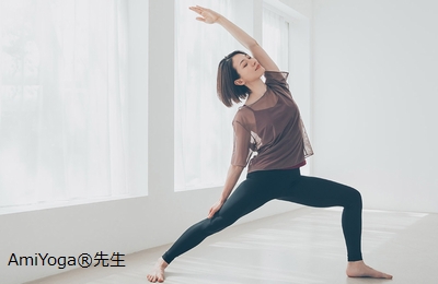 ヨガインストラクターAmiYoga先生